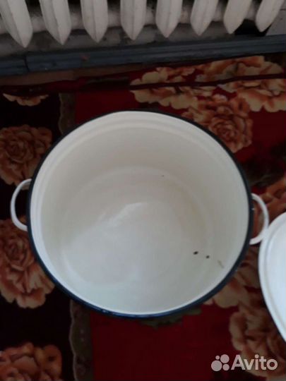 Большая эмалированная кастрюля(для дома,мероприяти