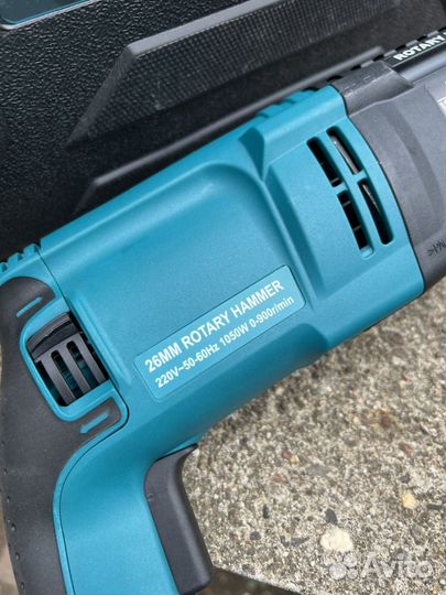 Перфоратор makita 1050W с набором свёркл и лопаток