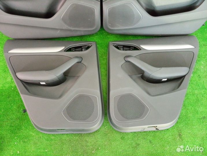 Обшивка двери комплект Audi Q3