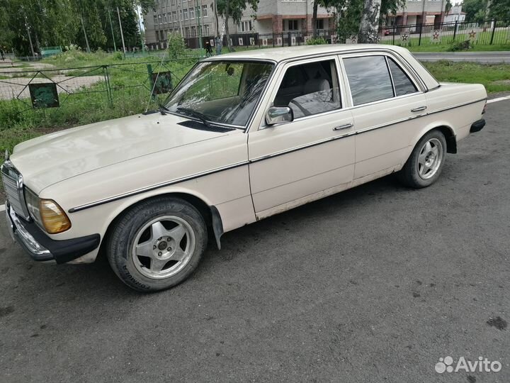 Mercedes-Benz W123 2.0 МТ, 1982, 350 000 км