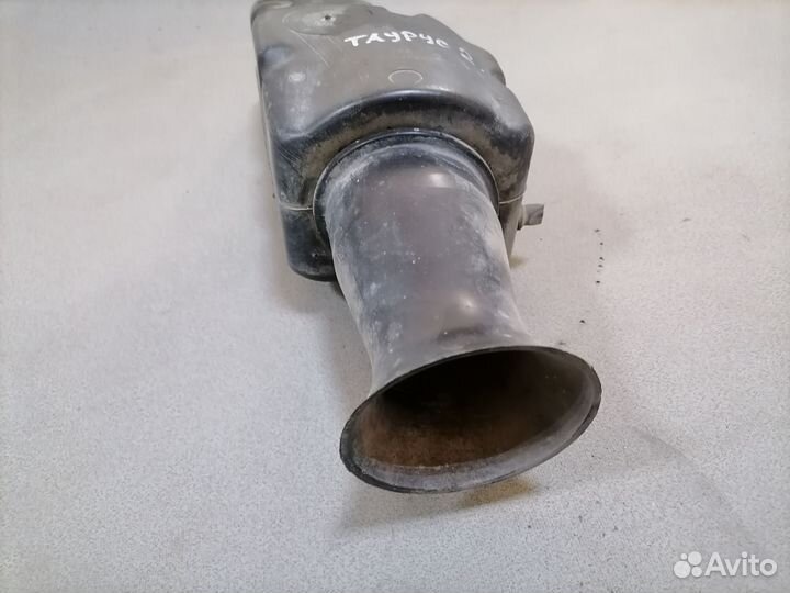 Резонатор воздушного фильтра Ford Taurus 2 1995