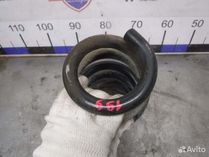 Пружина передняя правая Mitsubishi Pajero 3 6G74