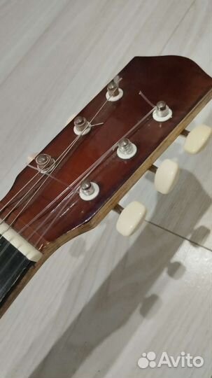 Акустическая гитара