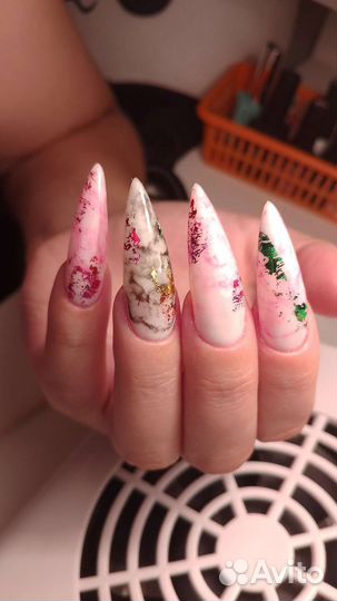 Модель на наращивание ногтей и покрытие