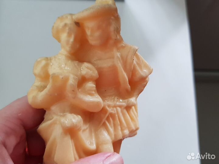 Статуэтка - кавалер и дама