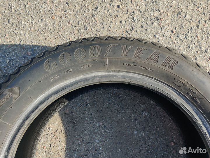 Goodyear Ultragrip Ice Arctic 215/55 R17
