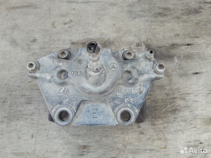 Суппорт тормозной задний левый Mercedes W220