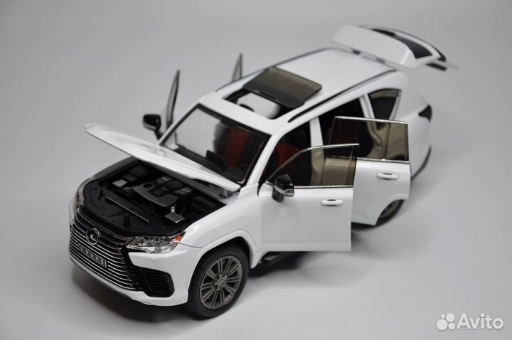 Модель автомобиля Lexus LX 600 металл