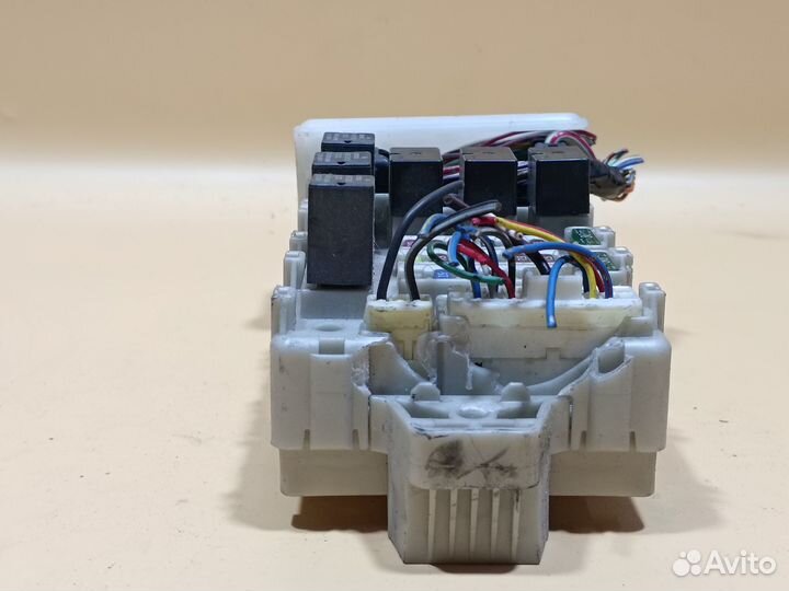 Блок предохранителей салонный Mitsubishi Lancer 9