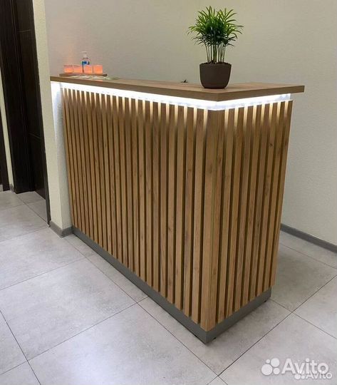 Стойки ресепшн