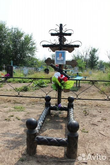 Ограды,памятники,кресты,столики,лавочки