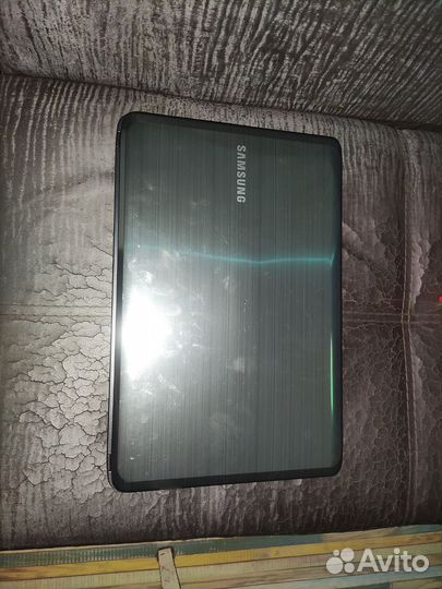 Sumsung ноутбук NP-R525L