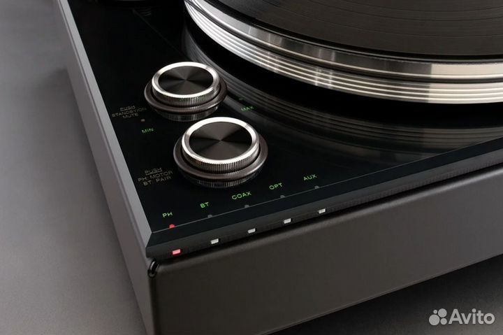 McIntosh MTI100 Turntable