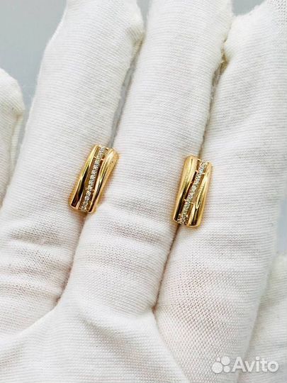 Золотые серьги с камнем