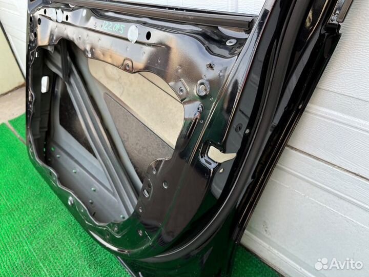 Уплотнитель двери прав. перед. Volkswagen Touareg