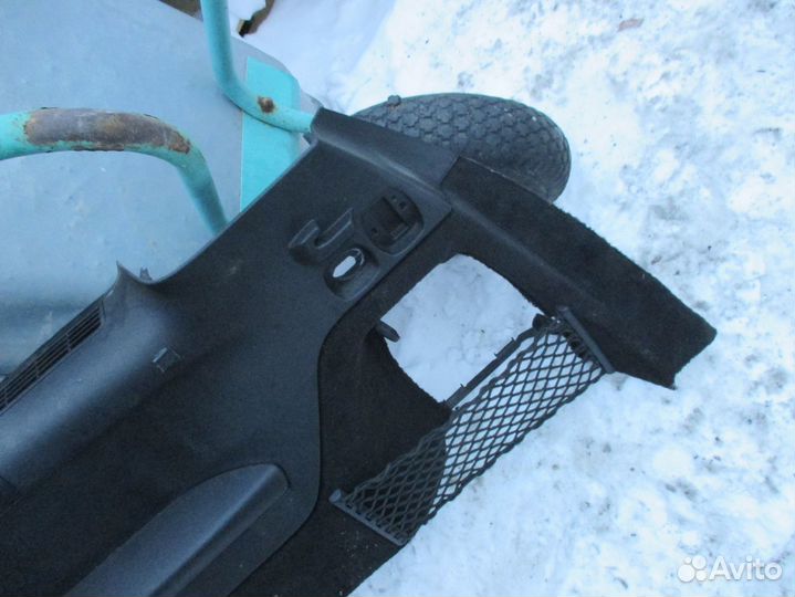 Обшивка багажника W251 R-klasse