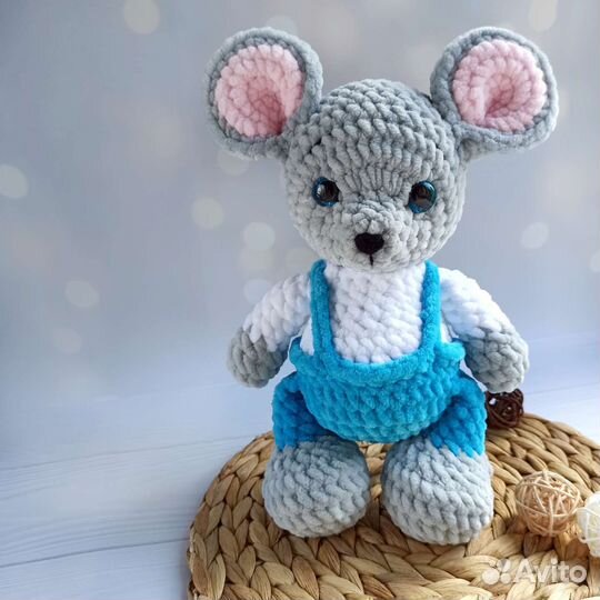 Вязаная игрушка мышка