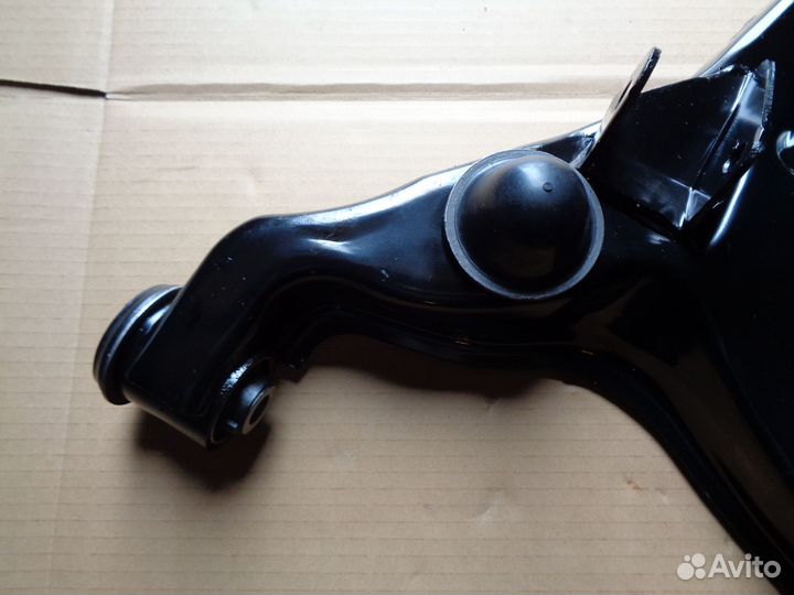 Рычаг передний нижний левый Мицубиси Паджеро 3