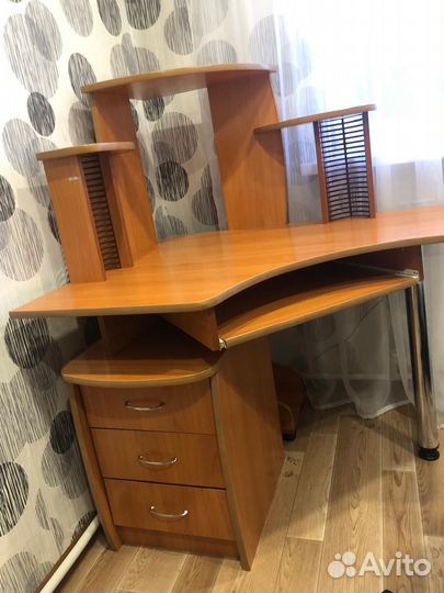 Компьютерный стол