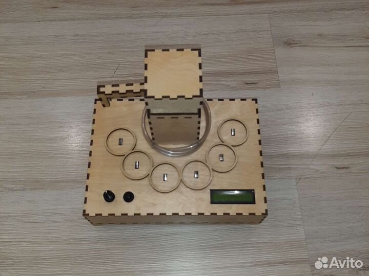 Наливатор алкоголя с тостами