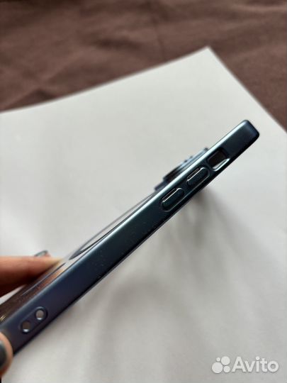 Чехол на iPhone 15 силиконовый с защитой камеры