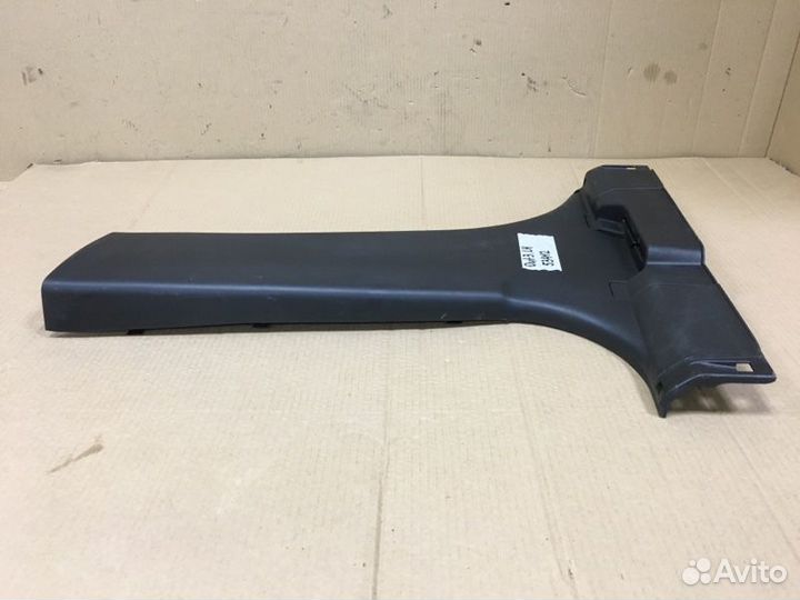 Обшивка средней стойки левая Mitsubishi Outlander