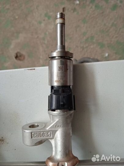 Форсунка топливная PE01 13250В Мазда 6 в сборе