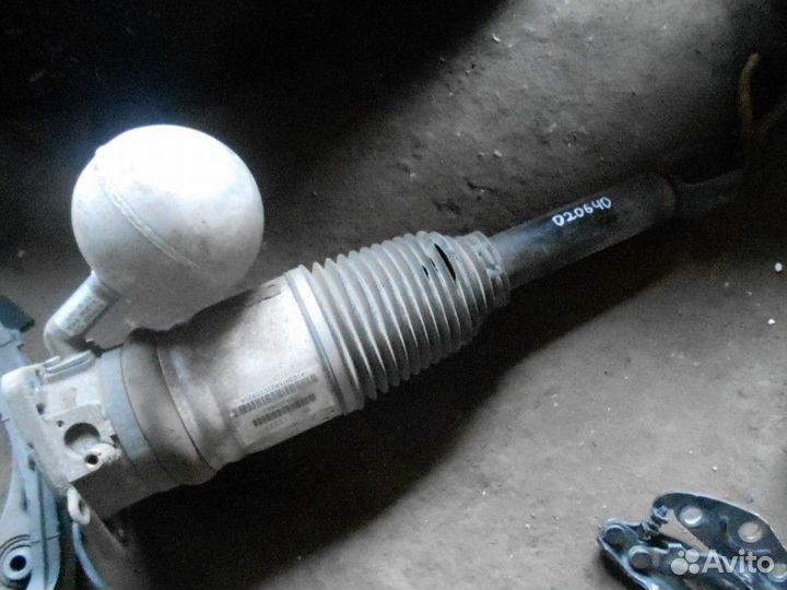 Амортизатор задний правый (пневма) Volkswagen Phae