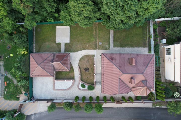 Дом 300 м² на участке 9 сот.