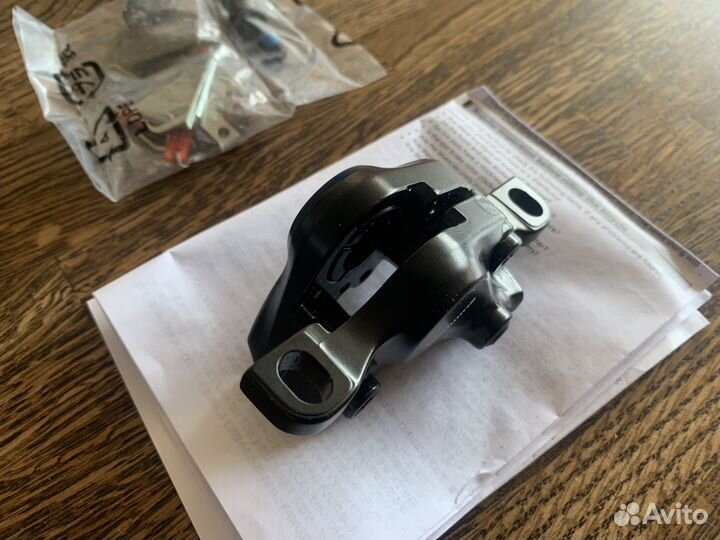 Калипер Shimano BR MT200 + колодки B05S