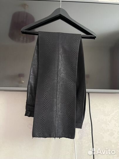 Брючный костюм женский 48 черный Франция