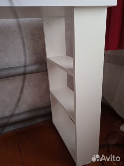 Компьютерный стол белый