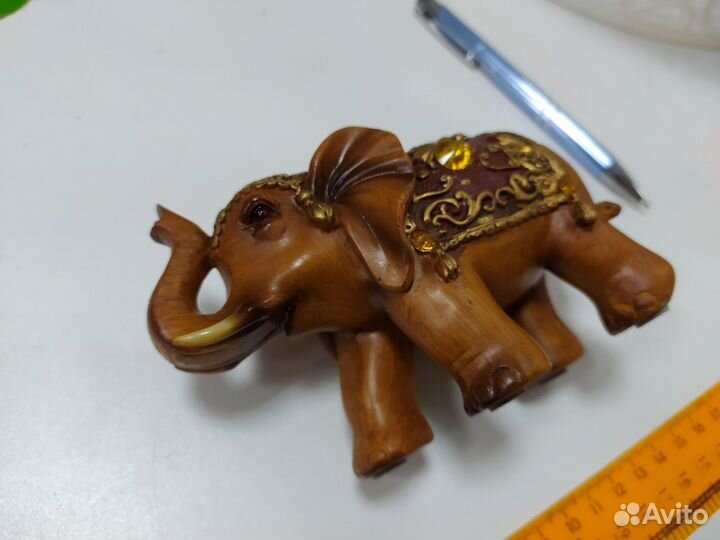 Денежный слон со стразами