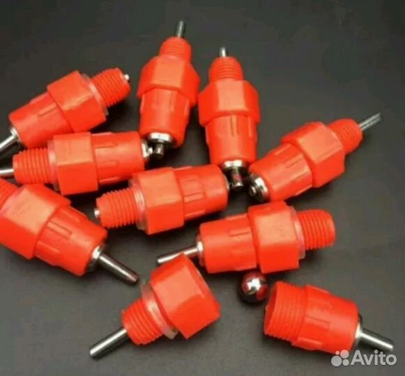 Поилки ниппельные для кур, цыплят,переделок