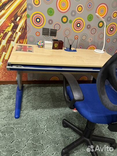 Растущий стол для школьника Деми