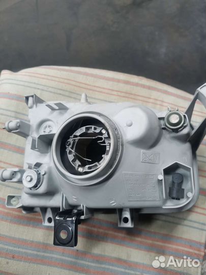 Фара Nissan pathfinder