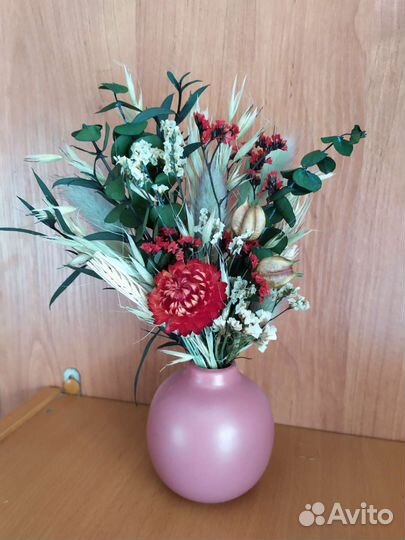 Букет из сухоцветов в вазе