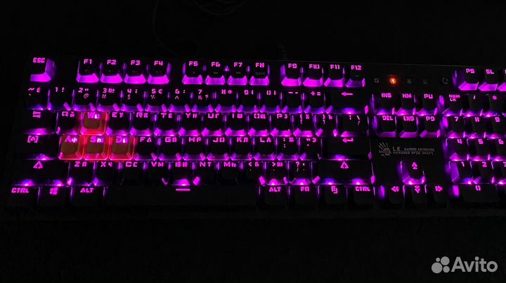 Игровая механическая клавиатура Bloody B820R