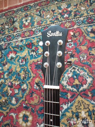 Акустическая гитара