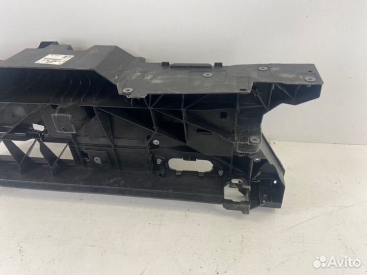 Панель передняя (телевизор) Peugeot Traveller