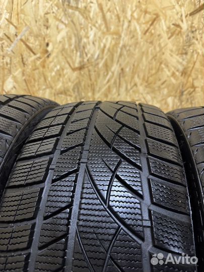 Jinyu Winter JW-51 225/40 R18 92H