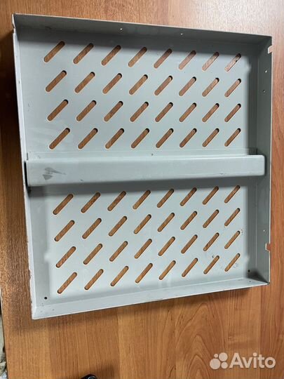 Полка в серверную стойку, в серверный шкаф 19 дюй