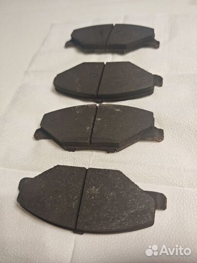 Тормозные колодки передние skoda rapid