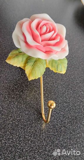 Крючок интерьерный 