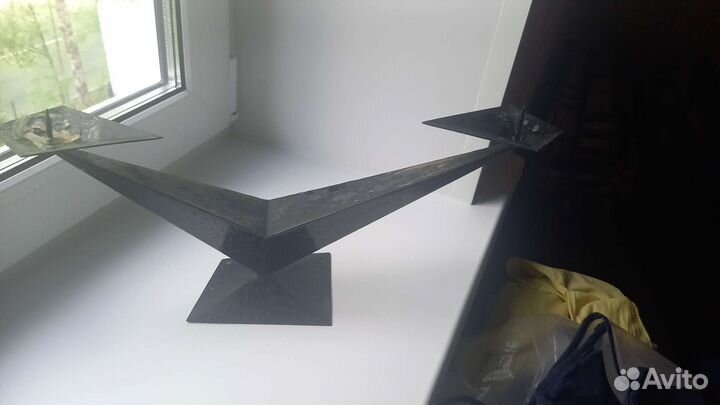 Подсвечник готический черный