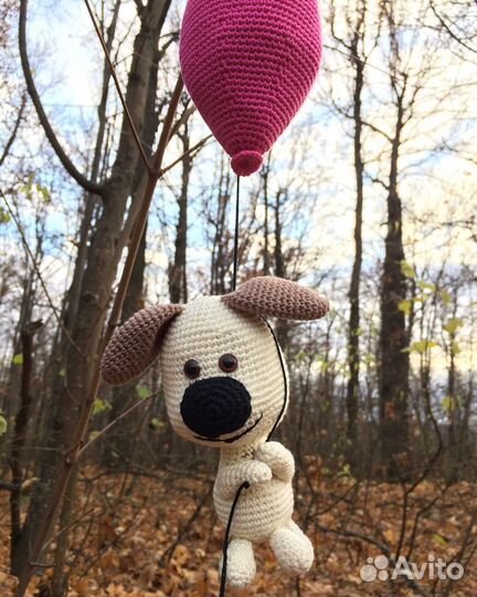 Собака на шарике