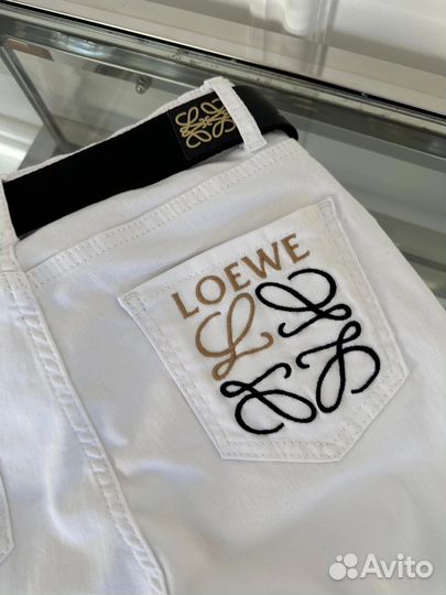 Стильные белые джинсы Loewe