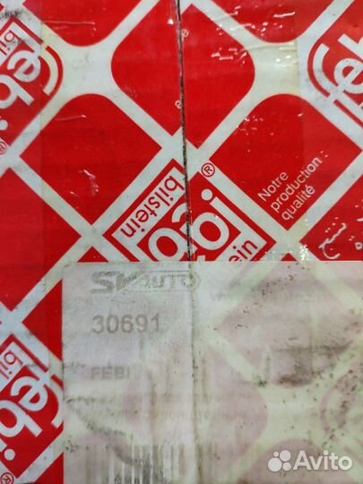 Кроштейн с салейнтблоком рычага подвески