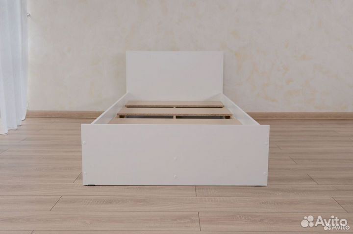 Кровать односпальная с матрасом белая Милена