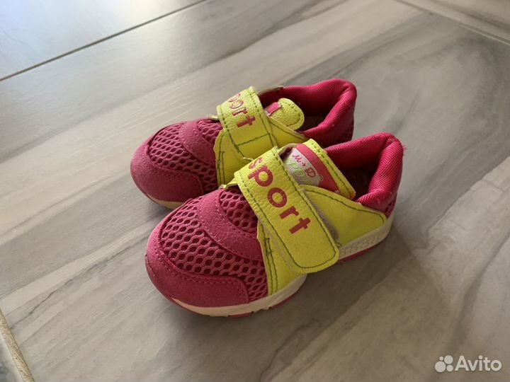 Кроссовки для девочки
